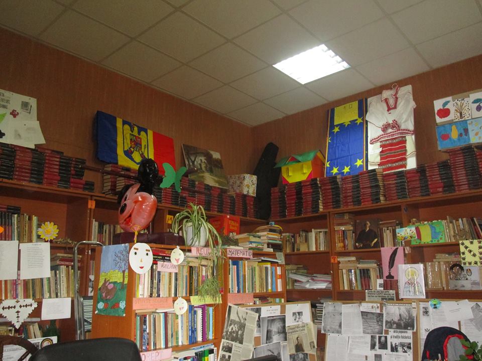Interior din Biblioteca Comunala Gura Ialomitei